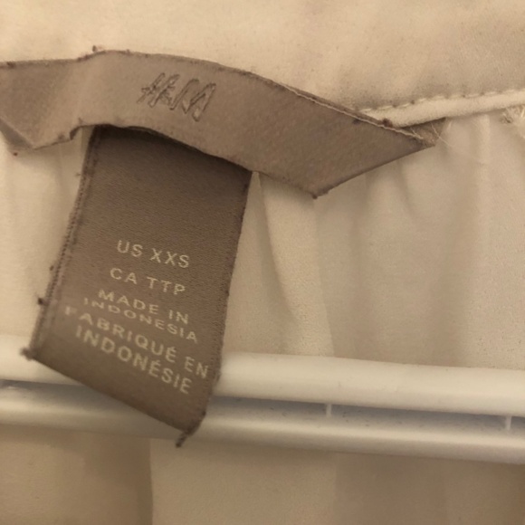 Stylish H & M ladies blouse size xxsmall new or like new - Picture 5 of 7